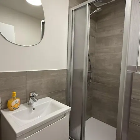 Апартаменты Modern With Parking Вупперталь