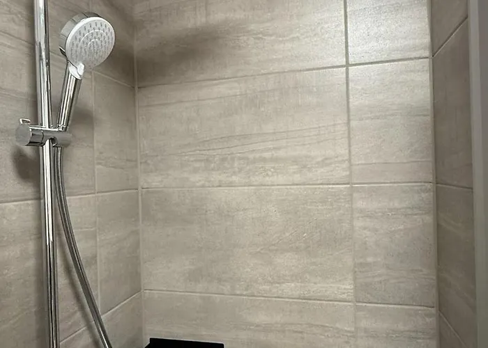 Modern With Parking شقة وبرتال