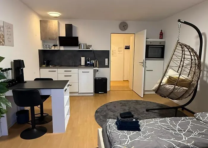 Modern With Parking شقة *