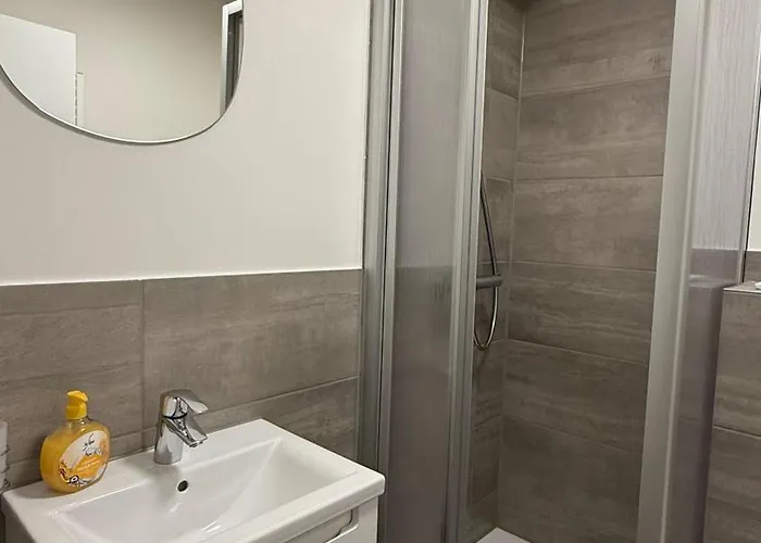 شقة Modern With Parking وبرتال